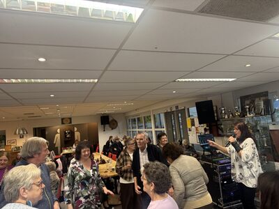 Foto 34 uit optreden van ANGEL EN BINGO BIJ  USV Vosbergenpad 30  Beverwaard 24-10-26 