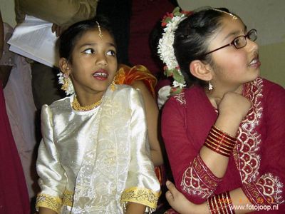 Foto 100 uit holi feest 2006 b.w