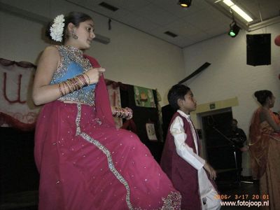 Foto 46 uit holi feest 2006 b.w