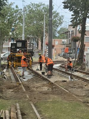 Foto 12 uit X- Tram rails Word Vervangen in de Beverwaard 15-6-26. 