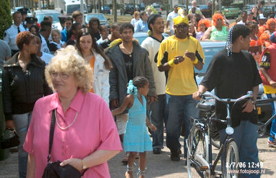 Foto 131 uit carnaval 2006 b.w