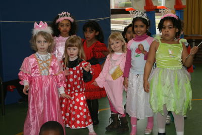 Foto 65 uit RKregenboogcarnaval