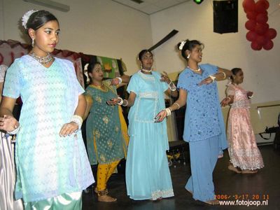 Foto 90 uit holi feest 2006 b.w