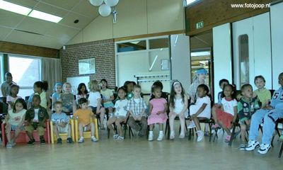 Foto 6 uit RK Regenboogl2