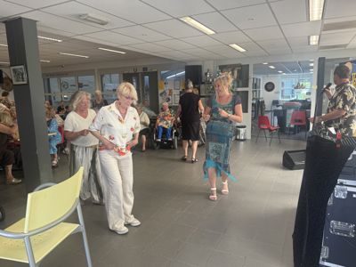 Foto 7 uit X- Optreden van Johnny Valentino. 21-6-26