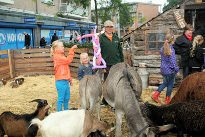 Foto 212 uit LikeJeWijkfeest14-9