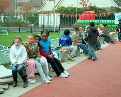Foto 13 uit schoolsportplein07b.w