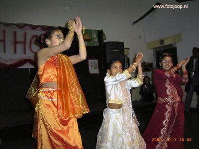 Foto 53 uit holi feest 2006 b.w