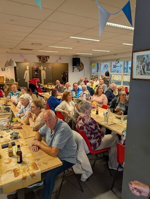Foto 17 uit Optreden van Johnnie Valentino en Prissilla Ophof bij Usv Vosbergenpad 30 beverwaard en Ton van Galen 80 Jaar 11-10-2026 