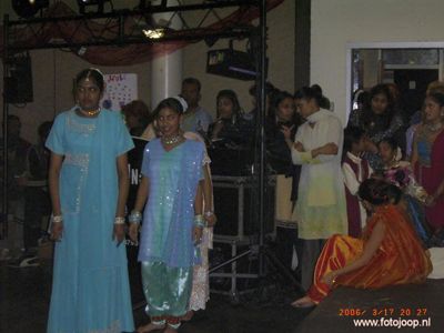 Foto 93 uit holi feest 2006 b.w