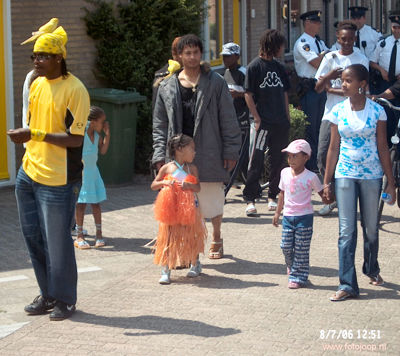 Foto 133 uit carnaval 2006 b.w
