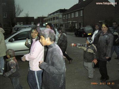 Foto 89 uit holi feest 2006 b.w