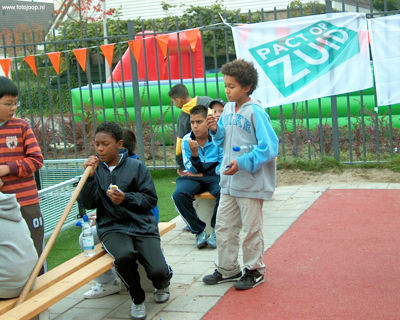 Foto 44 uit schoolsportplein07b.w