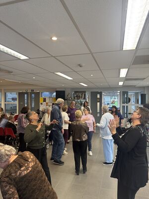 Foto 30 uit optreden van ANGEL EN BINGO BIJ  USV Vosbergenpad 30  Beverwaard 24-10-26 