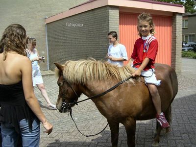Foto 8 uit country feest 2005