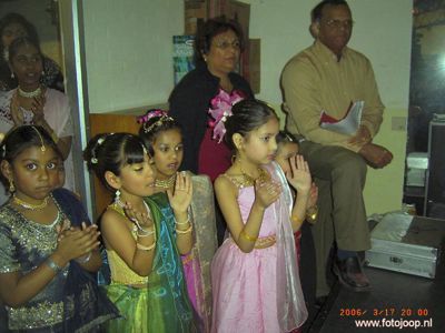 Foto 128 uit holi feest 2006 b.w