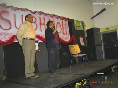 Foto 109 uit holi feest 2006 b.w