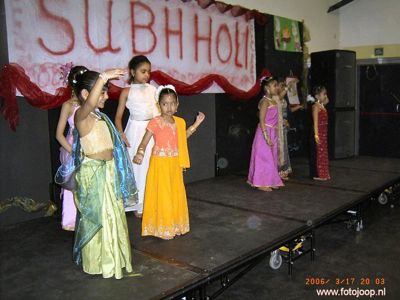 Foto 138 uit holi feest 2006 b.w