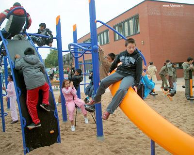 Foto 32 uit schoolsportplein07b.w