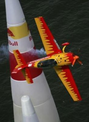 Foto 26 uit red bull air race r.dam