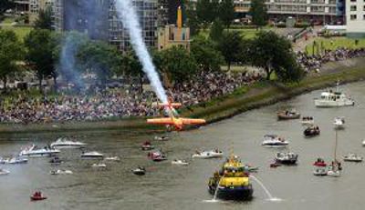 Foto 98 uit red bull air race r.dam