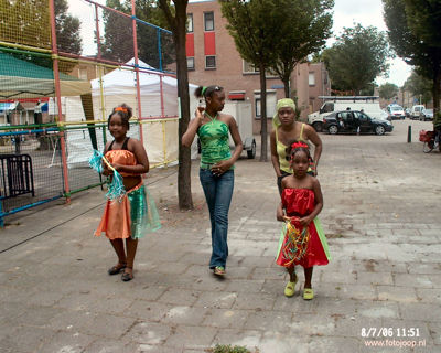 Foto 111 uit carnaval 2006 b.w