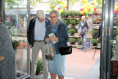 Foto 128 uit De Bloemenboetiek