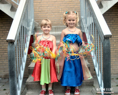 Foto 107 uit carnaval 2006 b.w