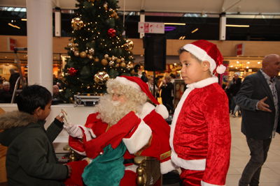 Foto 100 uit Intocht Kerstman