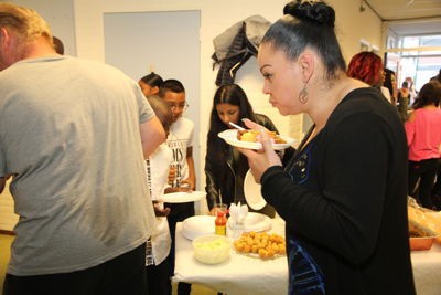 Foto 121 uit RegenboogEindFeest