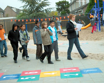 Foto 19 uit schoolsportplein07b.w