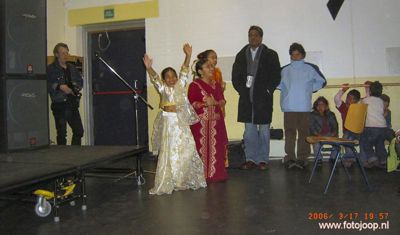 Foto 143 uit holi feest 2006 b.w