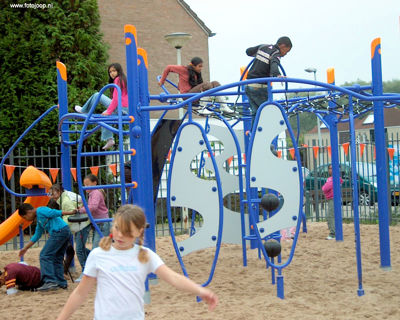 Foto 11 uit schoolsportplein07b.w