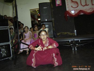 Foto 29 uit holi feest 2006 b.w