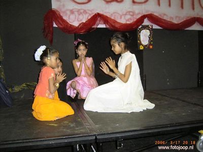 Foto 103 uit holi feest 2006 b.w