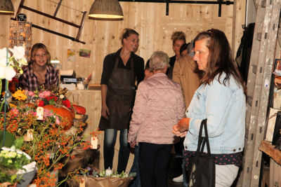 Foto 140 uit De Bloemenboetiek