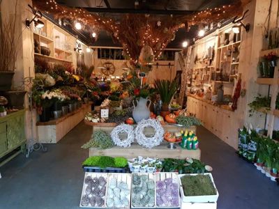 Foto 35 uit De Bloemenboetiek