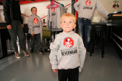 Foto 43 uit LikeJeWijk Trui2-10