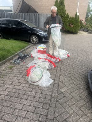 Foto 2 uit X-  Opruimactie Vrijwilligers Beverwaard 13-6-26