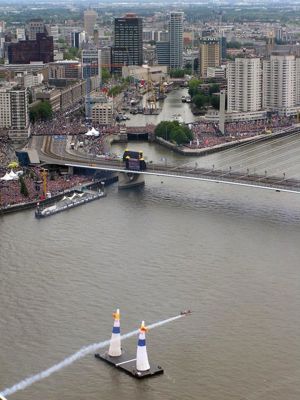 Foto 114 uit red bull air race r.dam