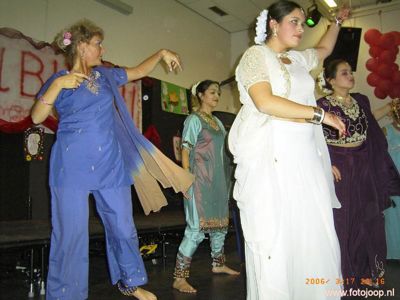 Foto 87 uit holi feest 2006 b.w