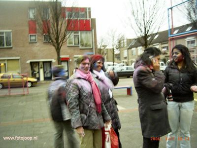 Foto 116 uit holi feest 2006 b.w