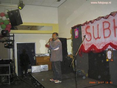 Foto 145 uit holi feest 2006 b.w