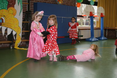 Foto 68 uit RKregenboogcarnaval