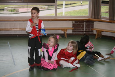 Foto 140 uit RKregenboogcarnaval