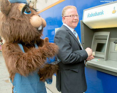 Foto 100 uit pinautomaat18.7wcbw