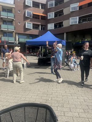 Foto 27 uit X-Wijkfeest en Braderie Prinsenplein ijsselmonde geplaatst 4-7-2026 