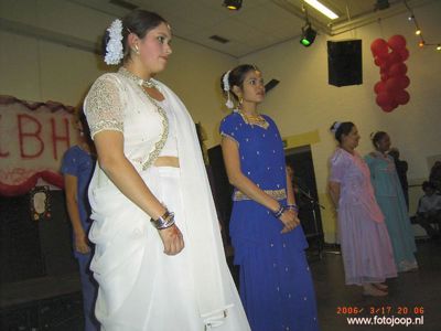 Foto 66 uit holi feest 2006 b.w