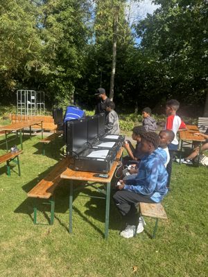 Foto 30 uit X-Wijkfeest schinnenbaan park 22-8-2026