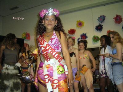 Foto 114 uit miss verkiezing 2005